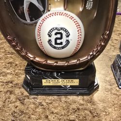 Derek Jeter Collectibles. New York Yankees  