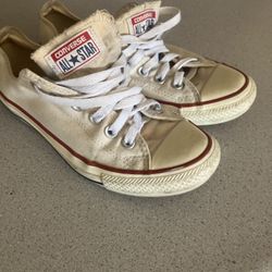 Gently Used Young Woman’s  Shoes . Converse And Vans . Great Buy And Ready For The Next School Year! 