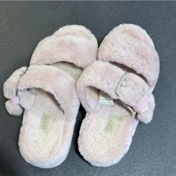UGG - Light Pink Fuzzy Slipper