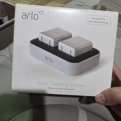 Arlo Dual Charging Station