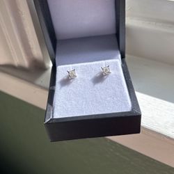 Real Princess Cut Diamond Stud Earring 
