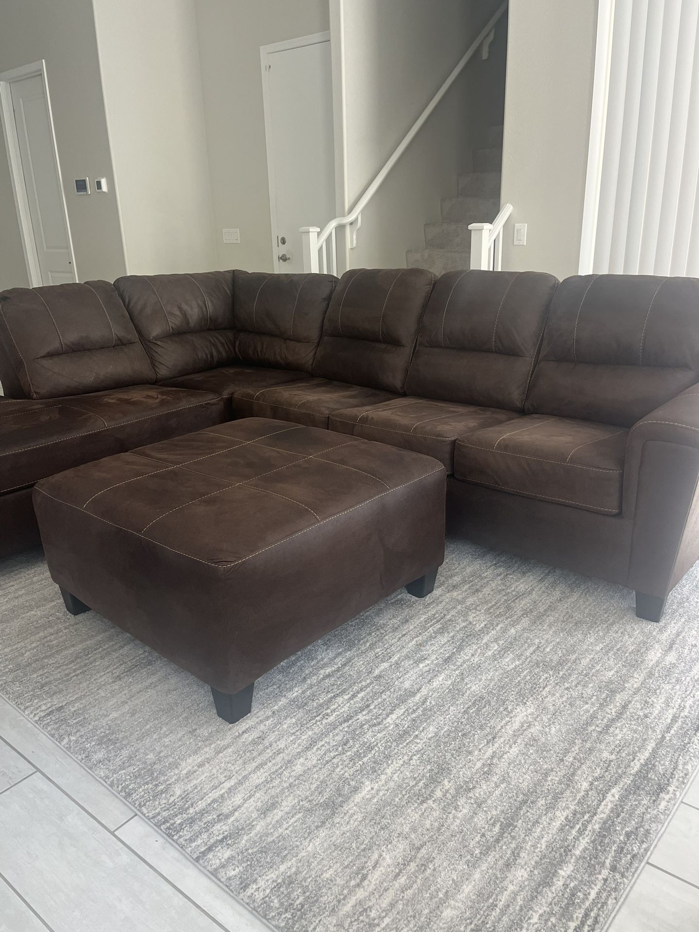 Sectional Couch w/ Ottoman