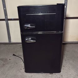 Retro Mini Fridge 