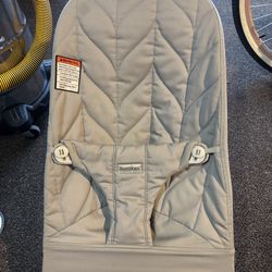 Baby bjorn bouncer with toy