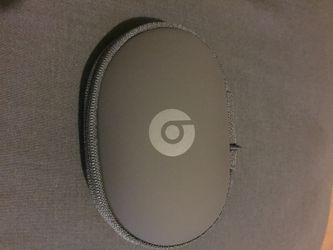 BRAND NEW EARPHONE CASE FOR POWERBEATS