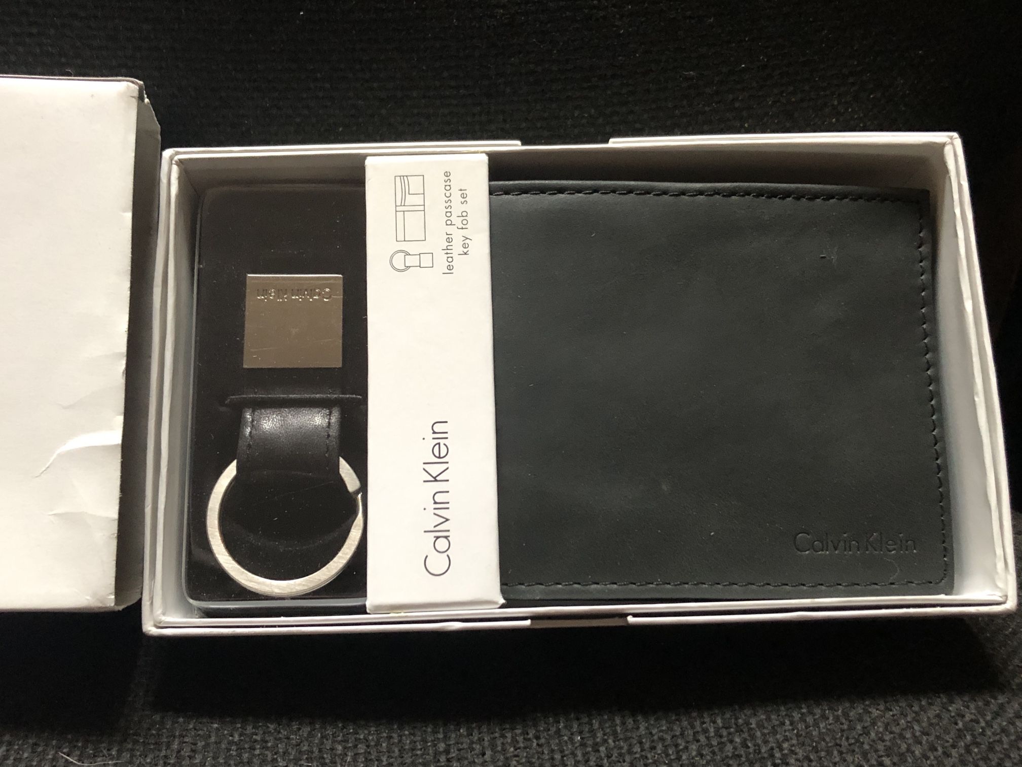 Calvin Klein Men’s Wallet And Keychain Set