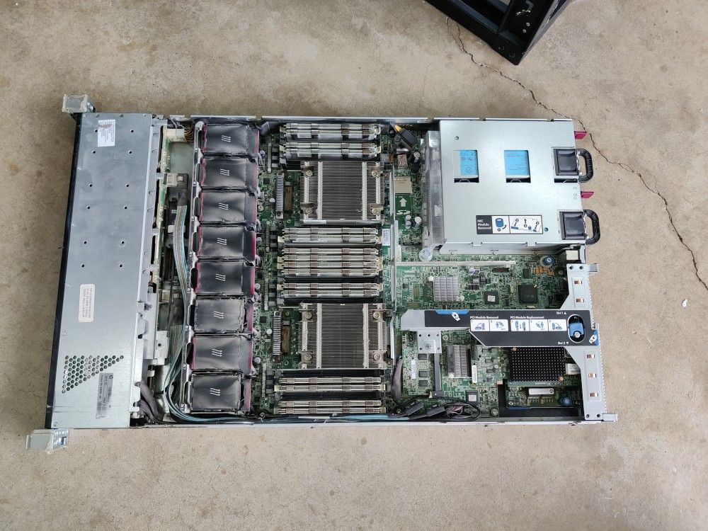 HP DL360P G8 - 256 GB ram. No HDD