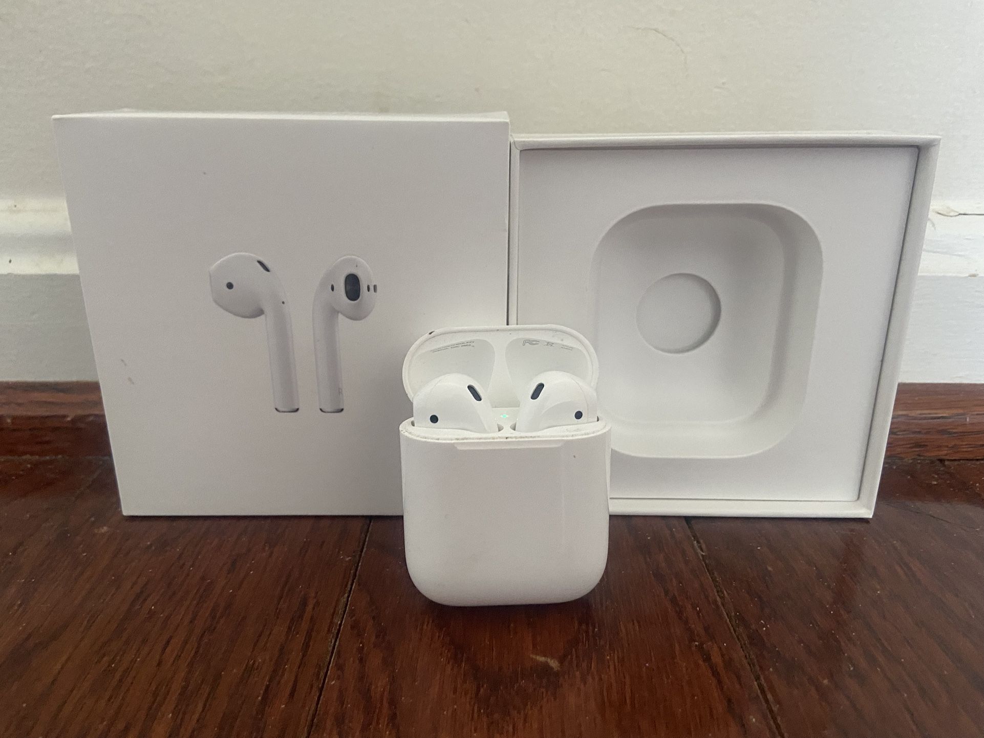 Apple AirPods 2 White with Charging Case In Ear Headphones MV7N2AM/