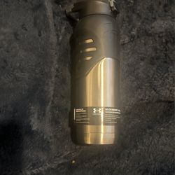Under Armour stainless steel 24 ounce bottle