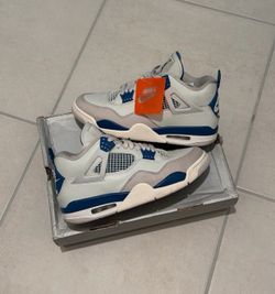 Jordan 4 military blue size 9.5