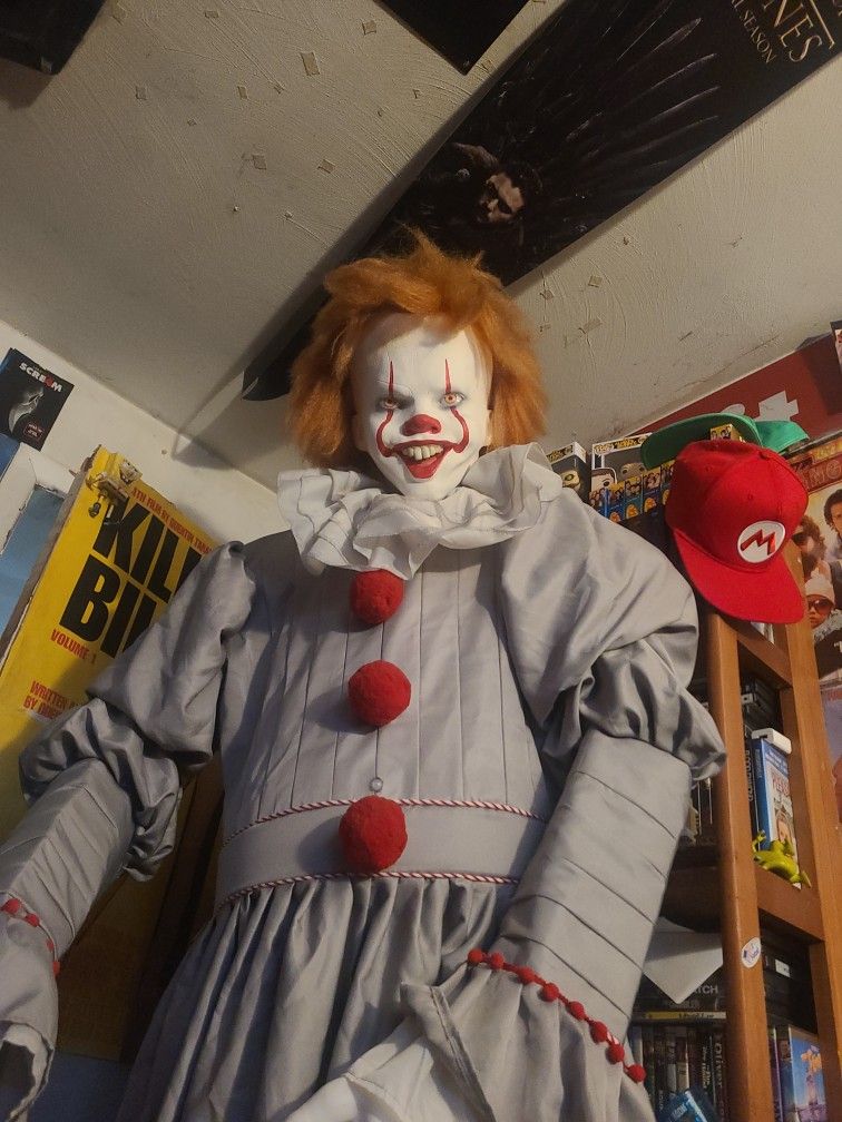 6 Foot Tall Pennywise The Clown Statue