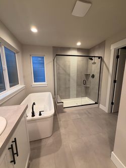 MAAX Freestanding Tub + 60” Shower Pan + Glass Shower Enclosure – Like New