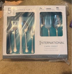 SILVERWARE SERVICE FOR 8 BNIB