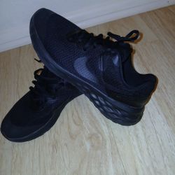 NEW 6Y NiKE SHOES