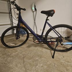 Trek Verve 2 Disc Lowstep Hybrid – Size Large – Excellent Condition