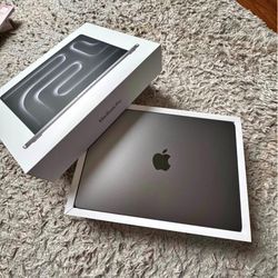 MacBook.       Air.   (M3.    2024)         Unlocked 