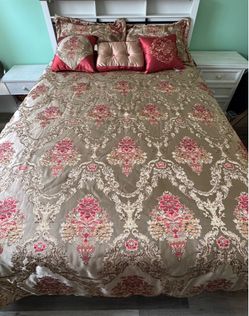 Queen Comforter Set - Reversible (Full Set)