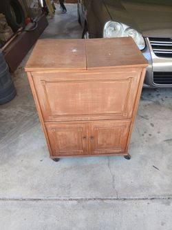 Sewing machine cabinet everything works great