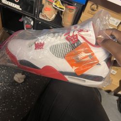 Jordan 4 Fire Red Sz 14