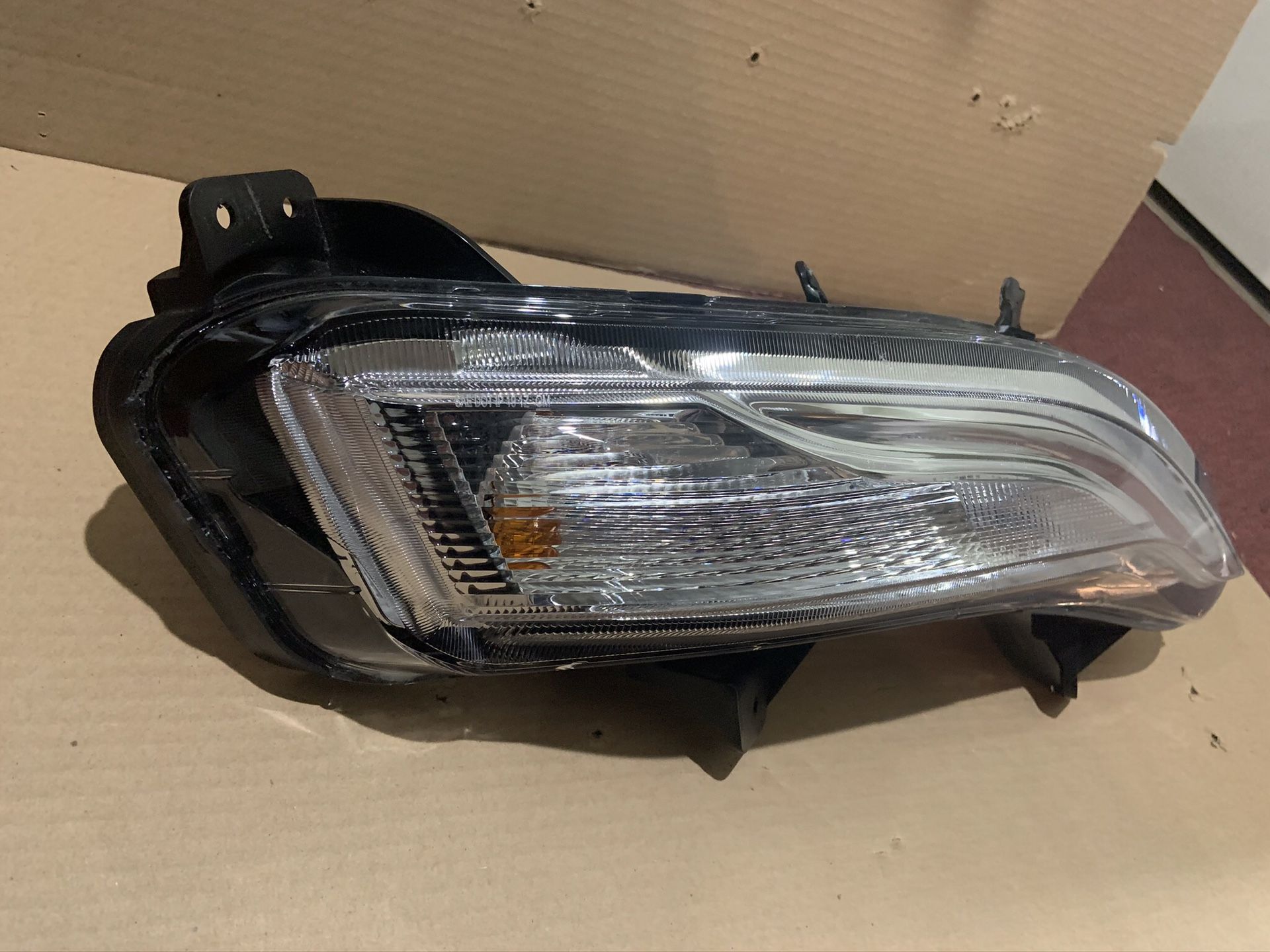 2019-2020 Chevy Malibu Front Passenger Side turn signal light