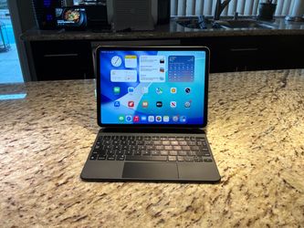 Apple iPad with Magic Keyboard Case