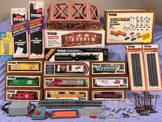 TYCO HO Scale Model Train Lot with Accessories