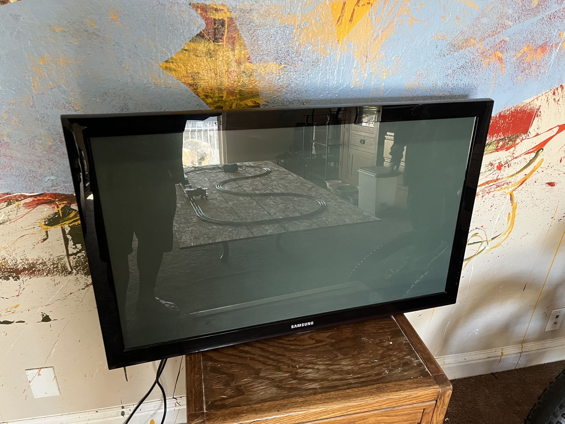 Television 40 inch Samsung flatscreen with mount no remote works perfectly 50 bucks