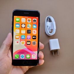 iPhone 7 - UNLOCKED - Like New 