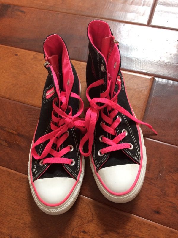 Never worn Converse size 7