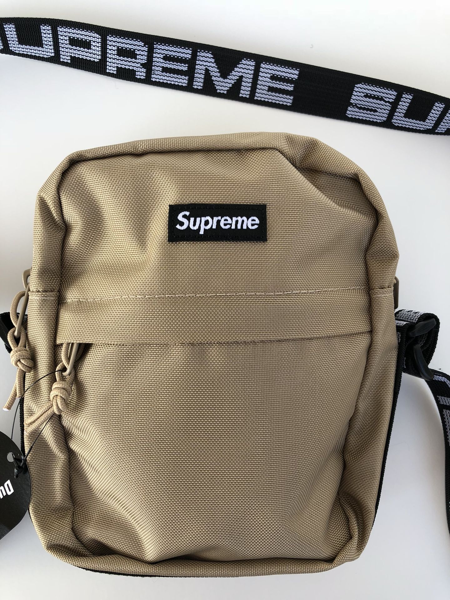 Supreme Shoulder Bag (SS18) Black for Sale in Los Angeles, CA - OfferUp