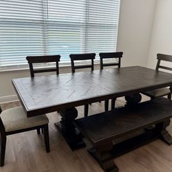 Dining room Kitchen Table - 8 Piece 