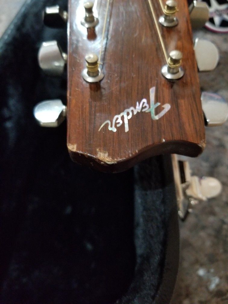 Fender Acoustic Guitar F220SB