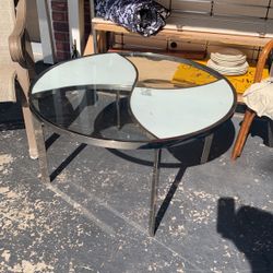 Coffee table, glass tabs