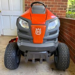 Riding lawn Mower Kawasaki Motor !