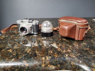 Vintage Braun Paxette Pronto 35mm Camera With Leather Case And Extra Lens