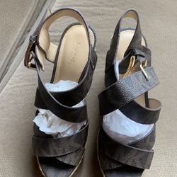 MICHAEL KORS SIZE 6