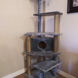 NEW & ASSEMBLED Kitty Cat Condo Tree Tower Scratching Post (🐈' s up to 40lbs)