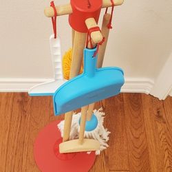 MELISSA & DOUG  Wooden Kids Cleaning Set