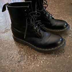 Dr. Martens 1460 Black Leather Boots US 9