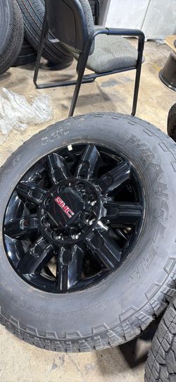 Chevy Silverado  ,Tahoe Suburban  Rims End Good Year Tires 275/65/20.  10ply