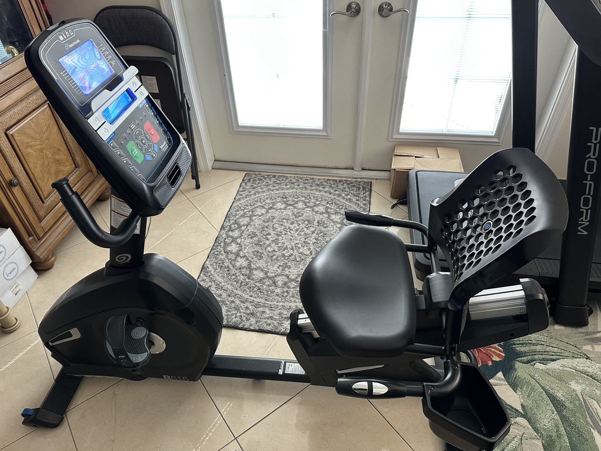 Nautilus R616 Recumbent Exercise Bike