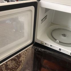 Almost New Microwave 