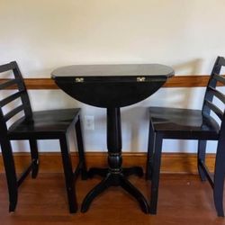 Kitchen Table And Bar Stools 