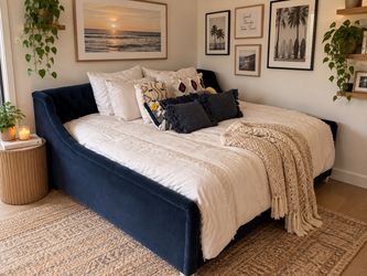RH Teen Restoration Hardware Navy Velvet Tufted Daybed / Bed