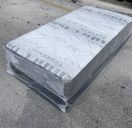 MATTRESS TWIN SIZE PLUSH WITH BOX SPRING 2PCS