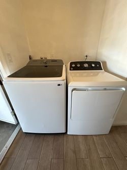 Samsung Washer & GE Dryer Set – Clean, Quiet & Spacious. Excellent Condition!