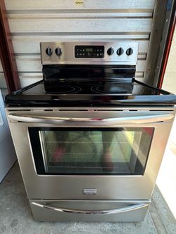 Frigidaire Gallery Electric Stove and Self Clean