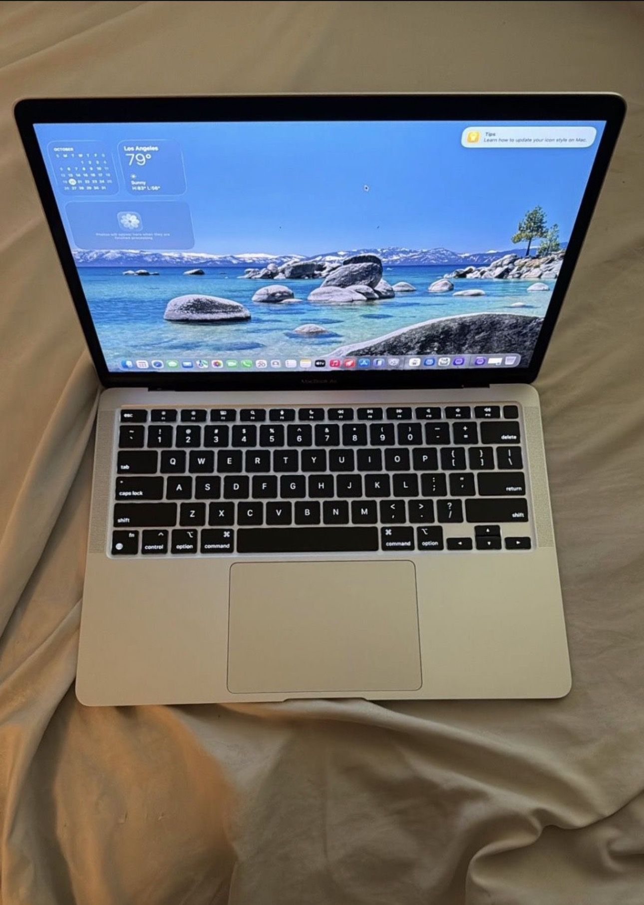 Apple 13 Inch MacBook Air M1 Chip 10/10 Condition 70 Cycle 100% Battery Didn't Use It 256gb Flash Ha 8ram Silver Color