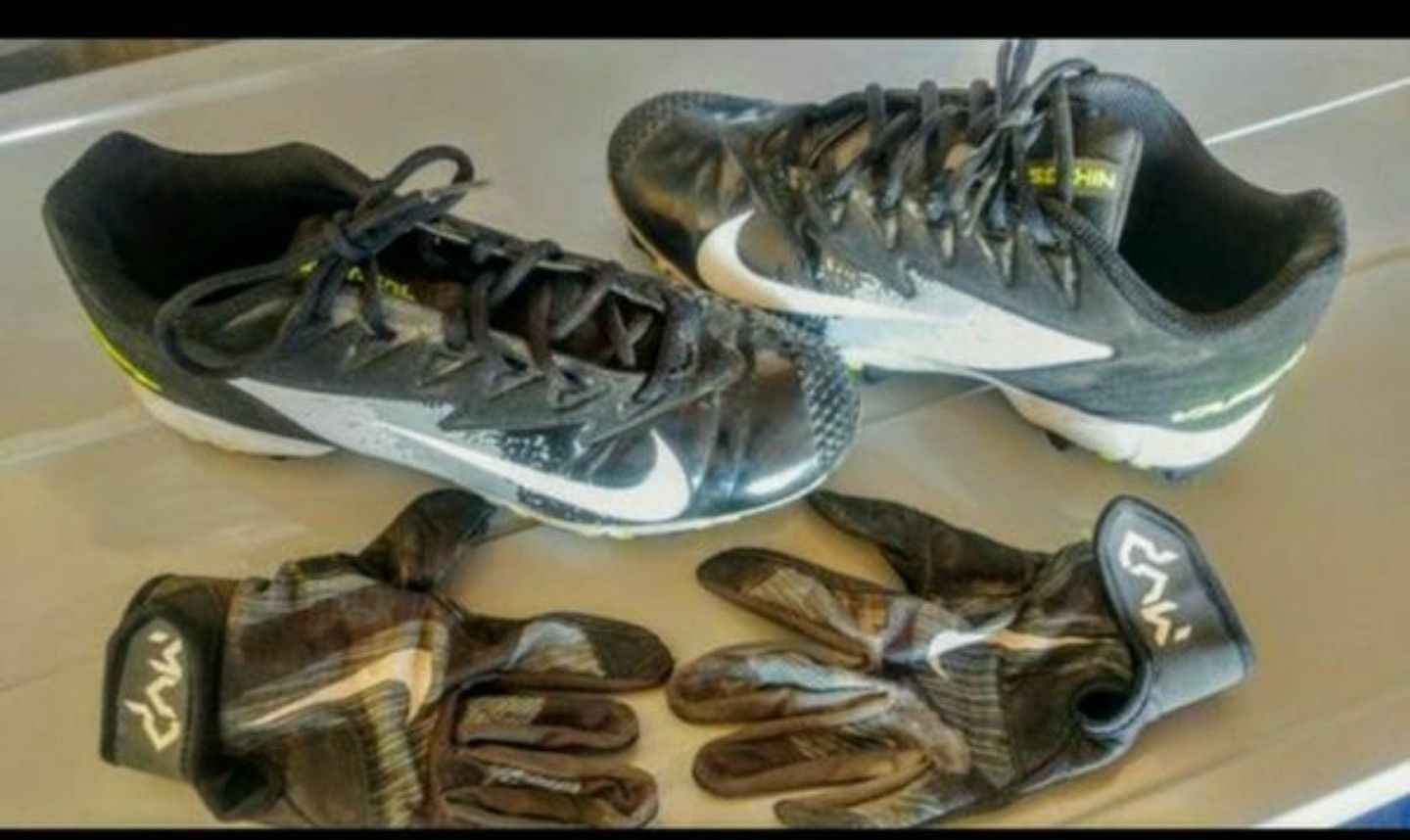 Baseball cleats size 8 mens/ gloves size S Mens