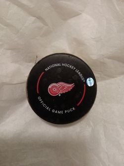GAME USED NHL Hockey PUCK Boston vs Detroit March 12 2023 come with numbered sticker for provinance